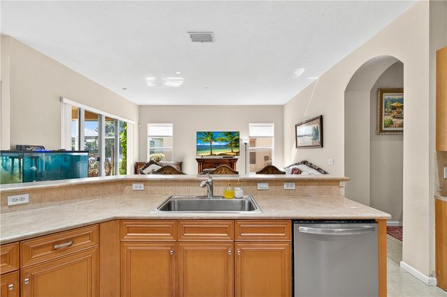 2016 Plainfield Drive SW, Vero Beach, FL 32968