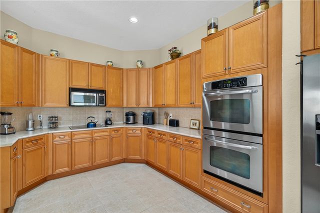 2016 Plainfield Drive SW, Vero Beach, FL 32968