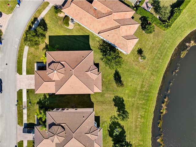 2016 Plainfield Drive SW, Vero Beach, FL 32968