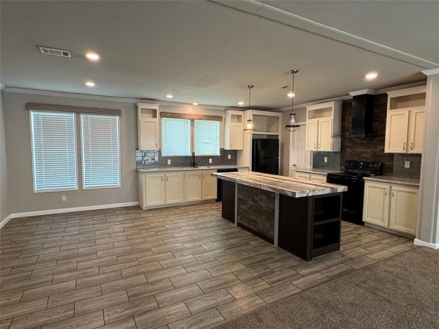 685 Eileens WAY, Dale, TX 78616