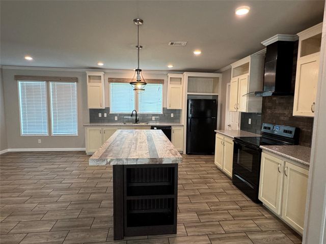 685 Eileens WAY, Dale, TX 78616