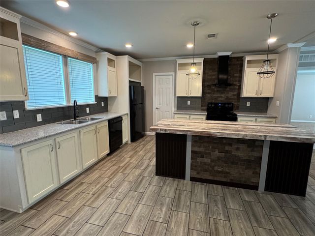 685 Eileens WAY, Dale, TX 78616