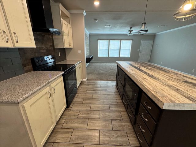 685 Eileens WAY, Dale, TX 78616
