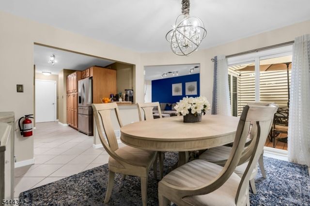 68 Delaware Ln, Branchburg Twp., NJ 08876