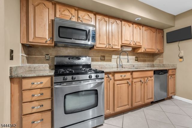 68 Delaware Ln, Branchburg Twp., NJ 08876