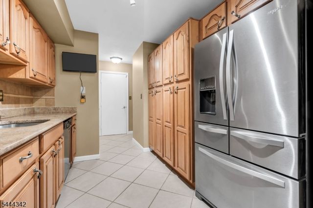 68 Delaware Ln, Branchburg Twp., NJ 08876