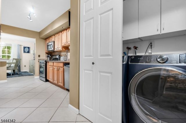 68 Delaware Ln, Branchburg Twp., NJ 08876