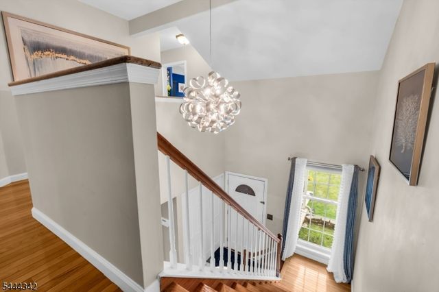 68 Delaware Ln, Branchburg Twp., NJ 08876