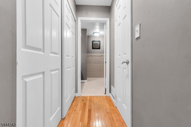 68 Delaware Ln, Branchburg Twp., NJ 08876