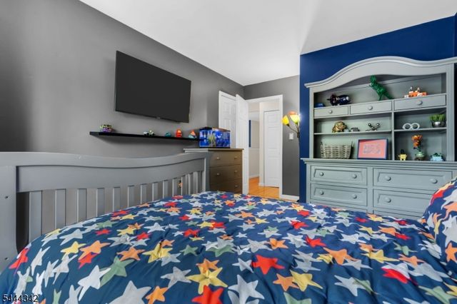 68 Delaware Ln, Branchburg Twp., NJ 08876