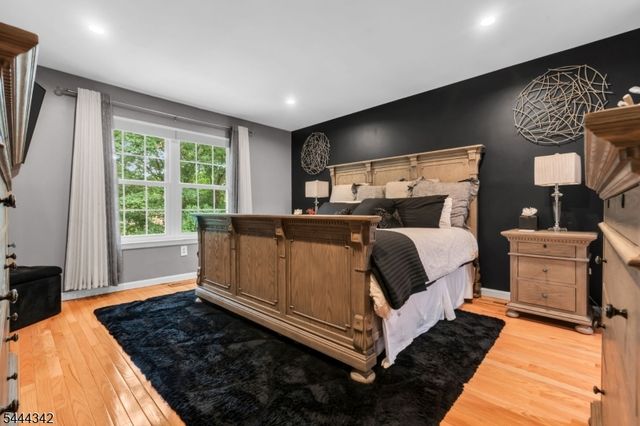 68 Delaware Ln, Branchburg Twp., NJ 08876