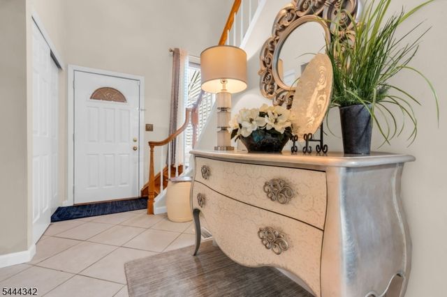 68 Delaware Ln, Branchburg Twp., NJ 08876