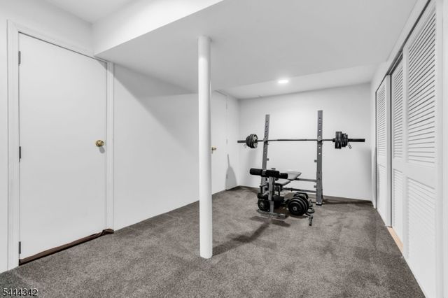 68 Delaware Ln, Branchburg Twp., NJ 08876