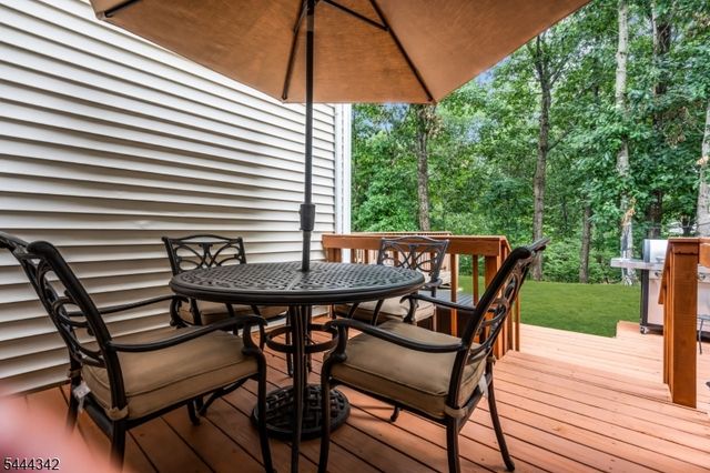 68 Delaware Ln, Branchburg Twp., NJ 08876