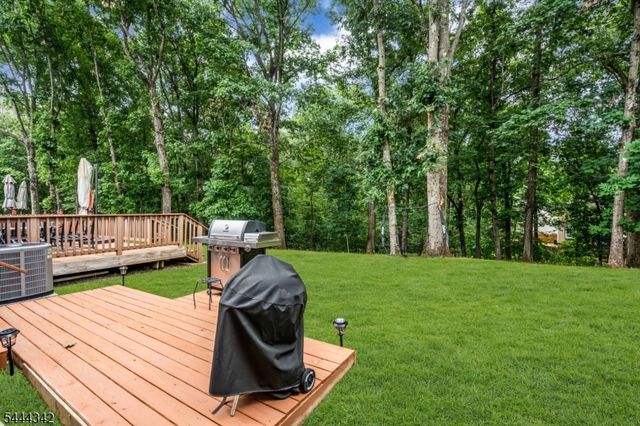 68 Delaware Ln, Branchburg Twp., NJ 08876