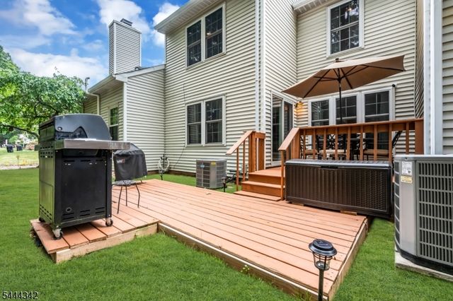68 Delaware Ln, Branchburg Twp., NJ 08876