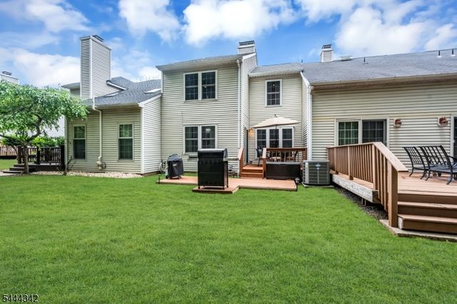 68 Delaware Ln, Branchburg Twp., NJ 08876