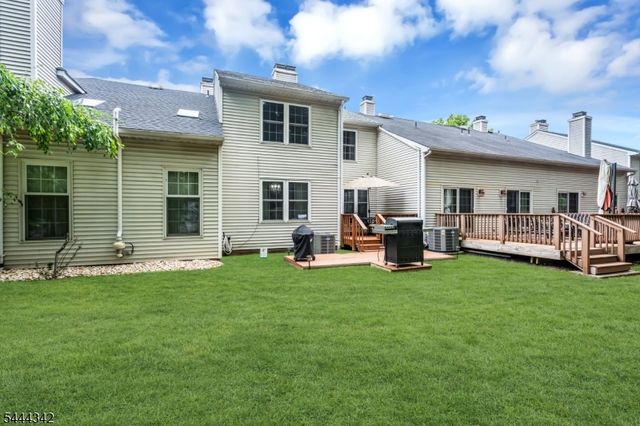 68 Delaware Ln, Branchburg Twp., NJ 08876