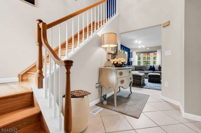 68 Delaware Ln, Branchburg Twp., NJ 08876