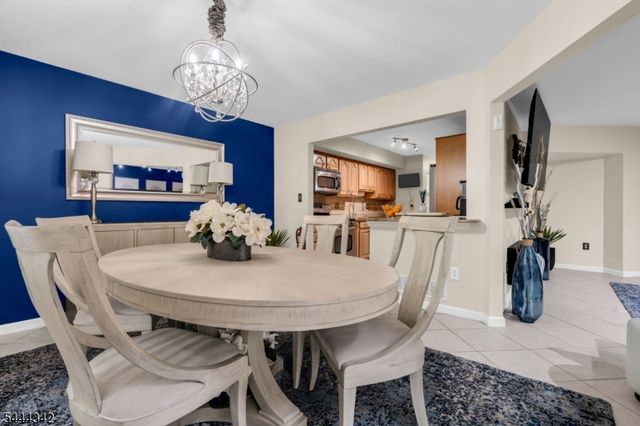 68 Delaware Ln, Branchburg Twp., NJ 08876