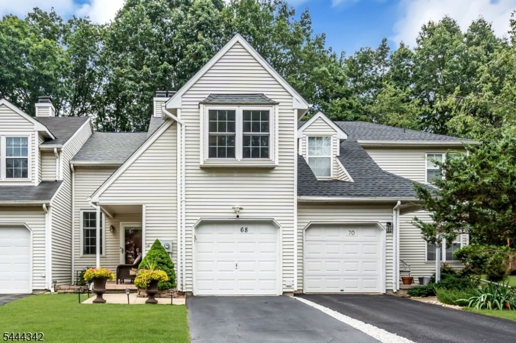 68 Delaware Ln, Branchburg Twp., NJ 08876