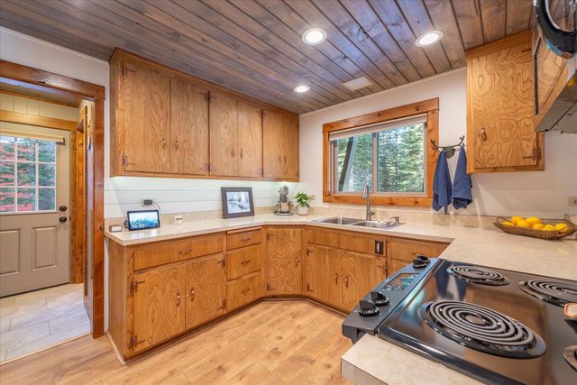 5225 Palisade Road, Soda Springs, CA 95728