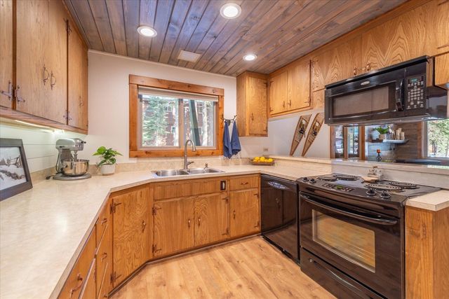 5225 Palisade Road, Soda Springs, CA 95728