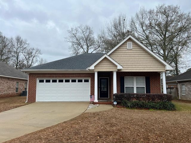 302 Petersburg Ct., Dothan, AL 36305