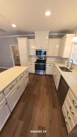 302 Petersburg Ct., Dothan, AL 36305