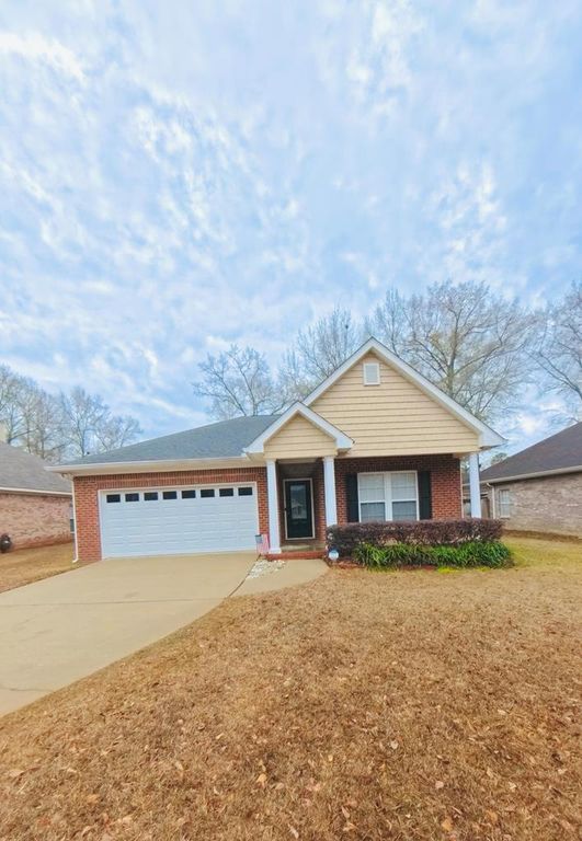 302 Petersburg Ct., Dothan, AL 36305