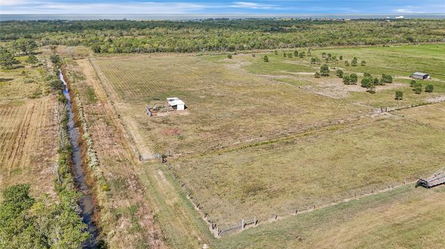 2105 Eagle Road, Anahuac, TX 77514