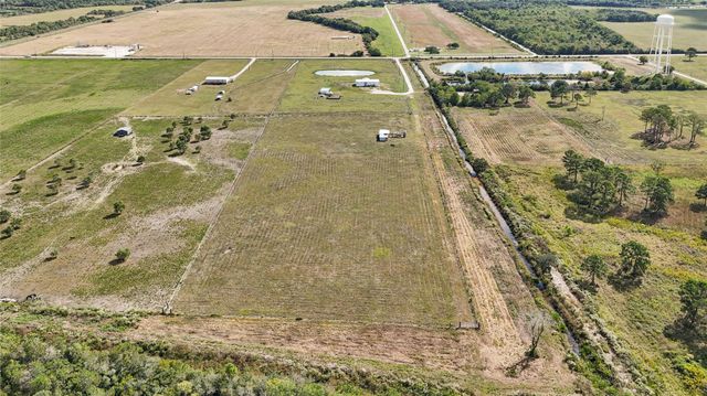 2105 Eagle Road, Anahuac, TX 77514