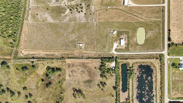 2105 Eagle Road, Anahuac, TX 77514