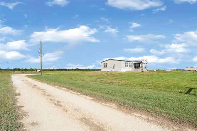 2105 Eagle Road, Anahuac, TX 77514