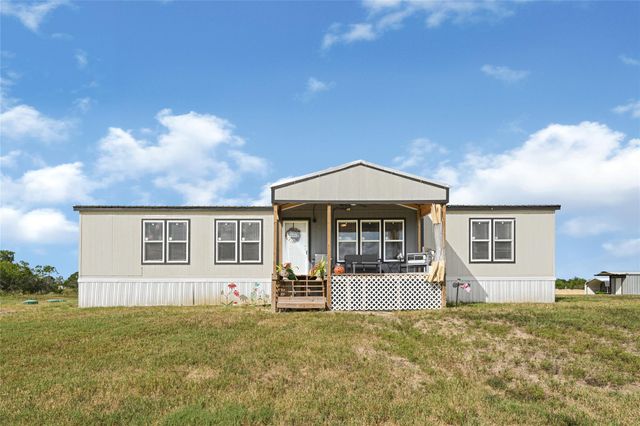 2105 Eagle Road, Anahuac, TX 77514