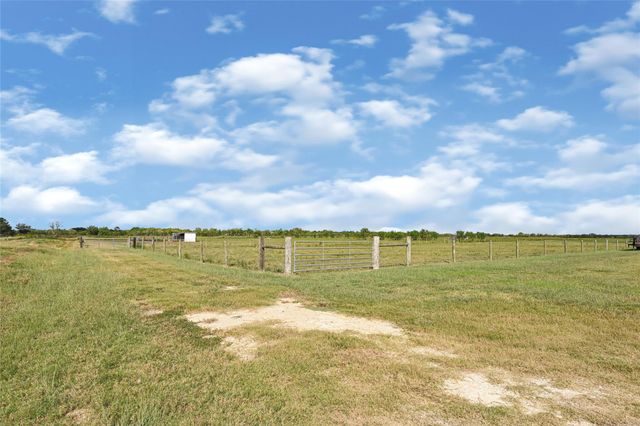 2105 Eagle Road, Anahuac, TX 77514
