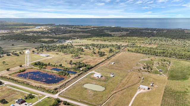 2105 Eagle Road, Anahuac, TX 77514