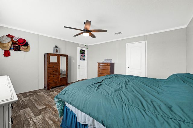 2105 Eagle Road, Anahuac, TX 77514