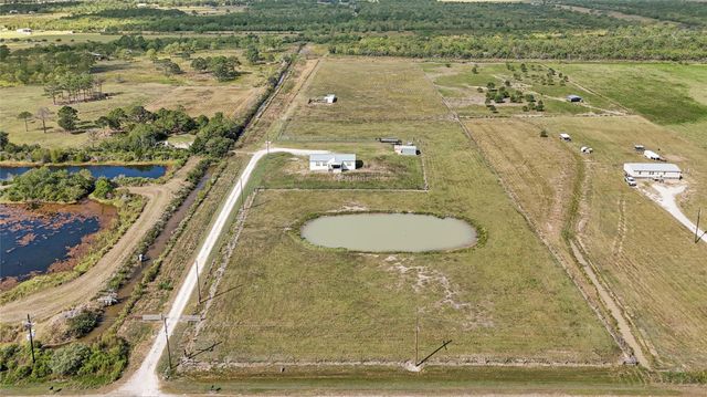 2105 Eagle Road, Anahuac, TX 77514
