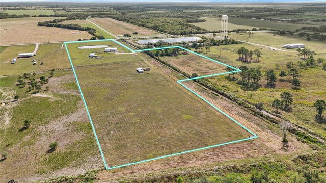 2105 Eagle Road, Anahuac, TX 77514