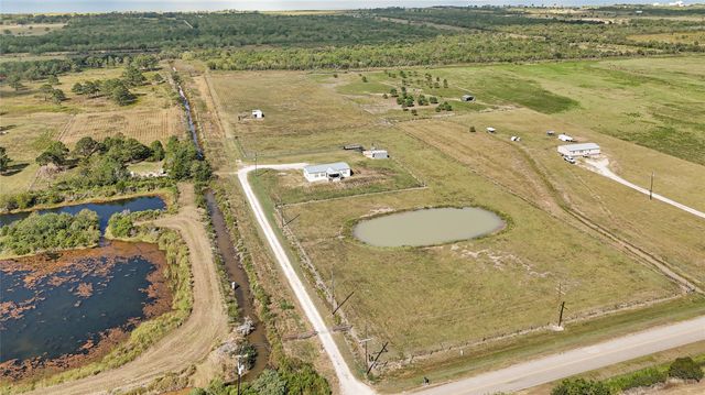 2105 Eagle Road, Anahuac, TX 77514