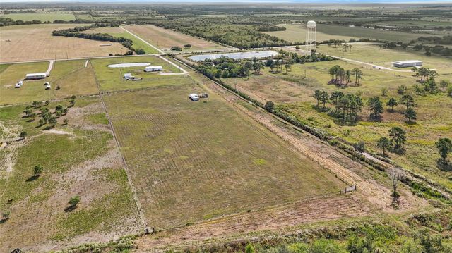 2105 Eagle Road, Anahuac, TX 77514