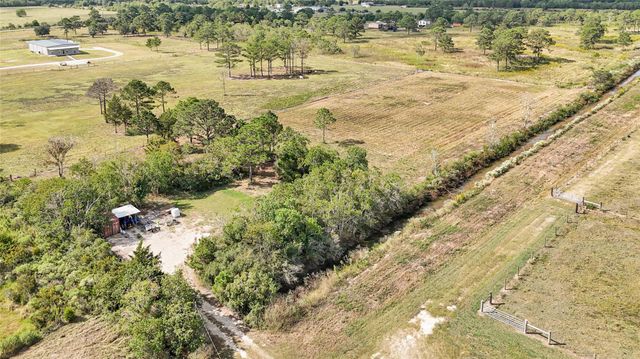 2105 Eagle Road, Anahuac, TX 77514