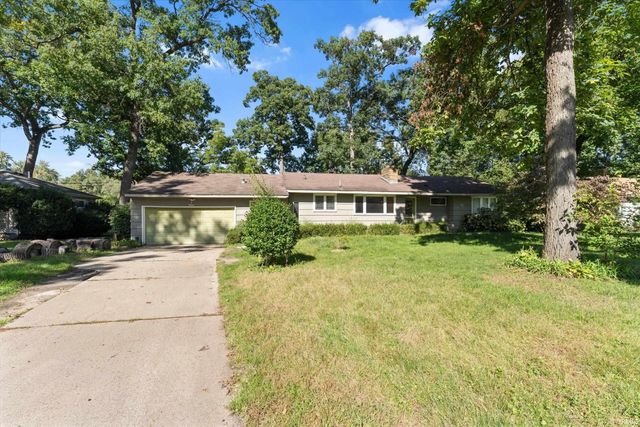 19065 Oakmont North Drive, South Bend, IN 46637