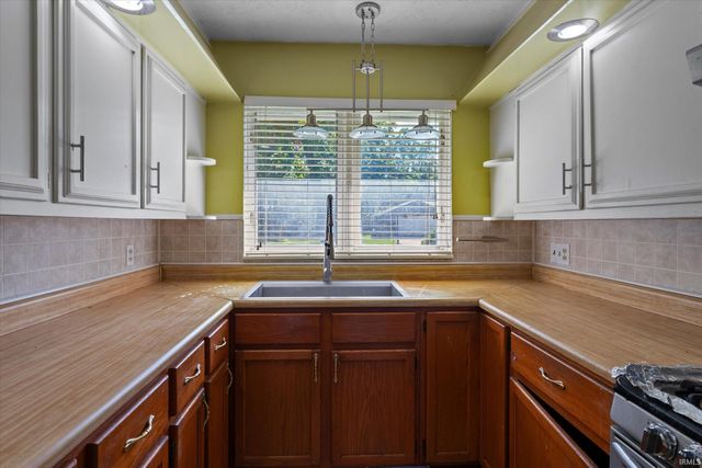 19065 Oakmont North Drive, South Bend, IN 46637
