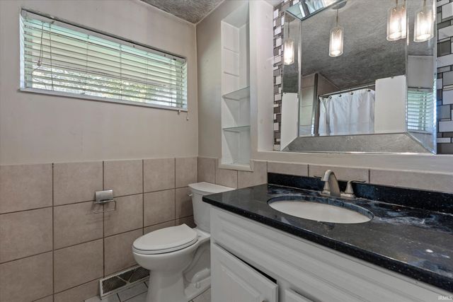 19065 Oakmont North Drive, South Bend, IN 46637