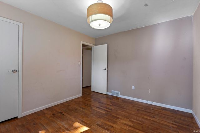 19065 Oakmont North Drive, South Bend, IN 46637