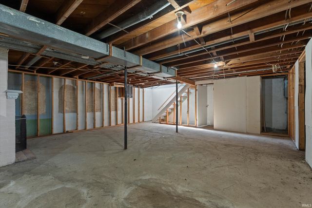 19065 Oakmont North Drive, South Bend, IN 46637