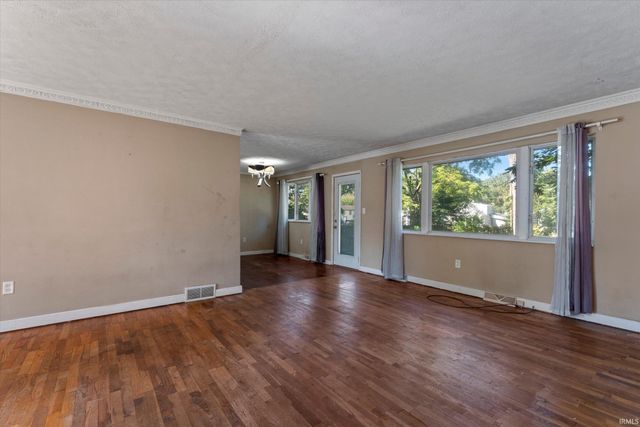19065 Oakmont North Drive, South Bend, IN 46637