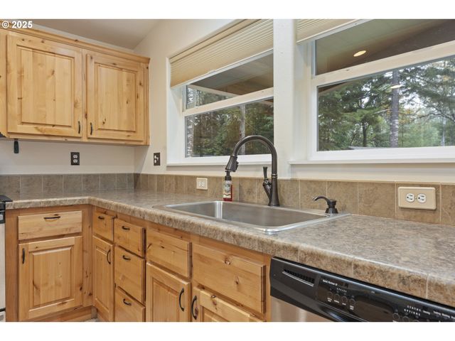 87396 STEWART Ln, Bandon, OR 97411